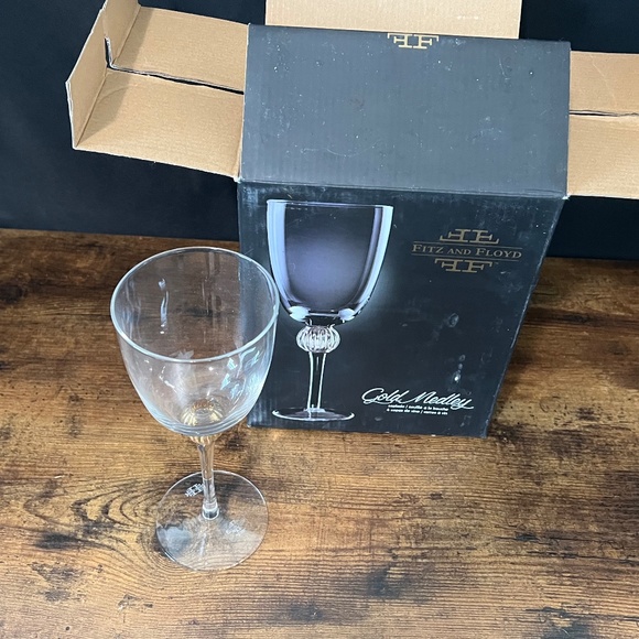 Fitz and Floyd Gold Medley Mouth Blown Glass Set of 4 Wine Goblets - Picture 4 of 9